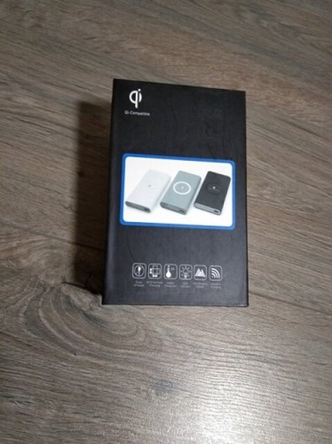 Зовнішній акумулятор Power Bank 30000mAh з бездротовою зарядкою Зовнішній акумулятор Power Bank 30000mAh з бездротовою зарядкою